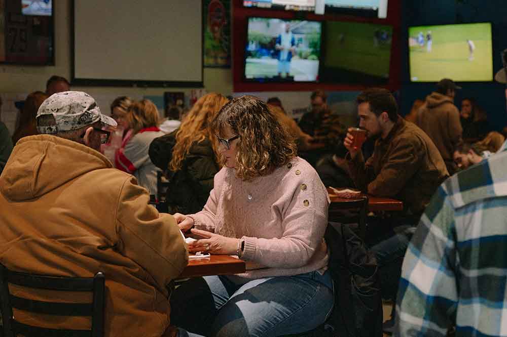 People enjoing Ray's Wings Pizza and Drinks at Midtown Crossing