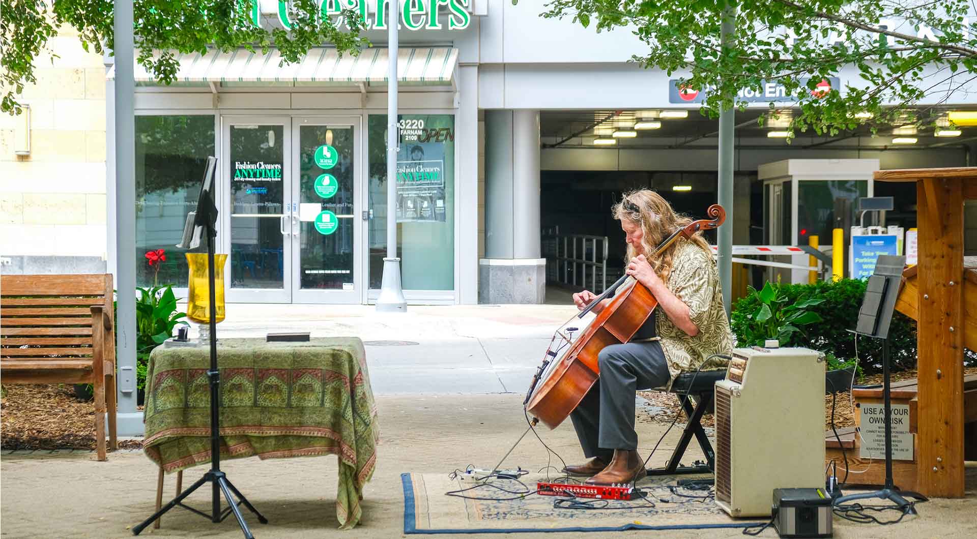 Live musician performing at Midtown Crossing